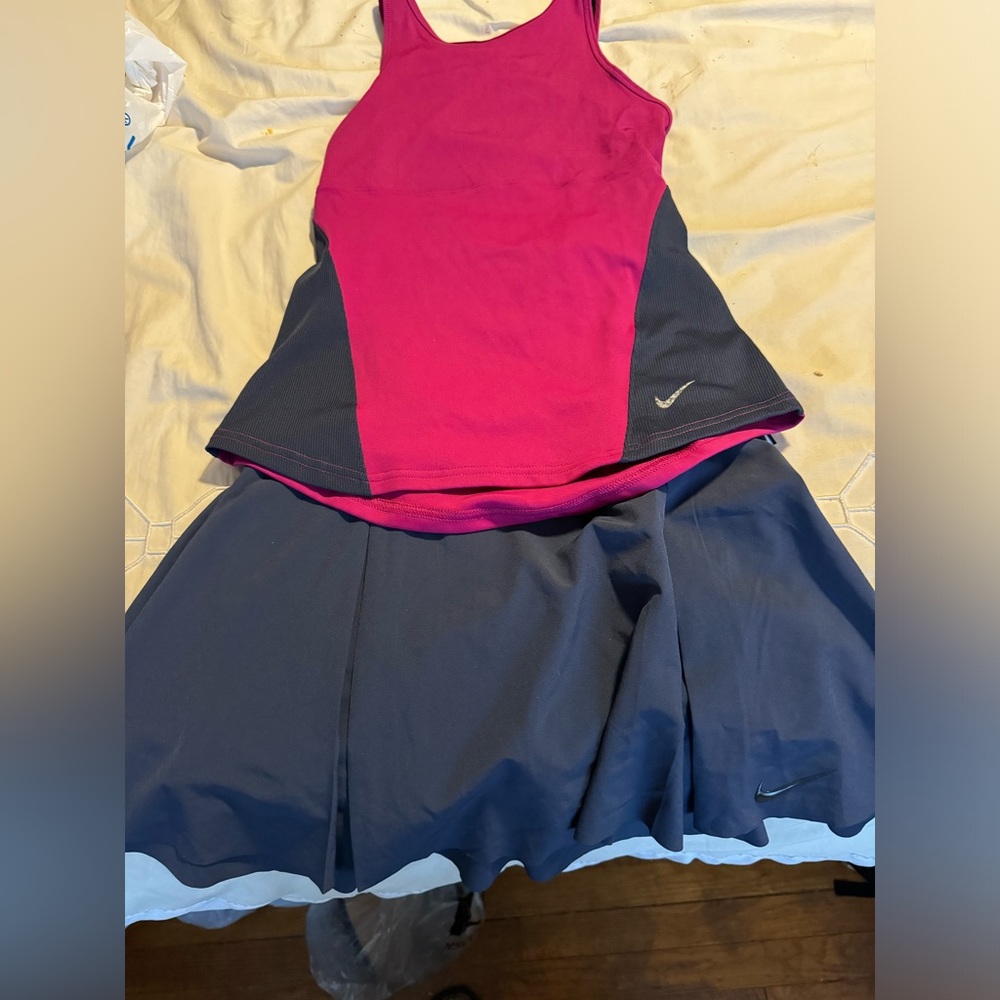 Nike skort in navy+ Nike Yoga fitted open back tank in berry and navy NWT SMALL